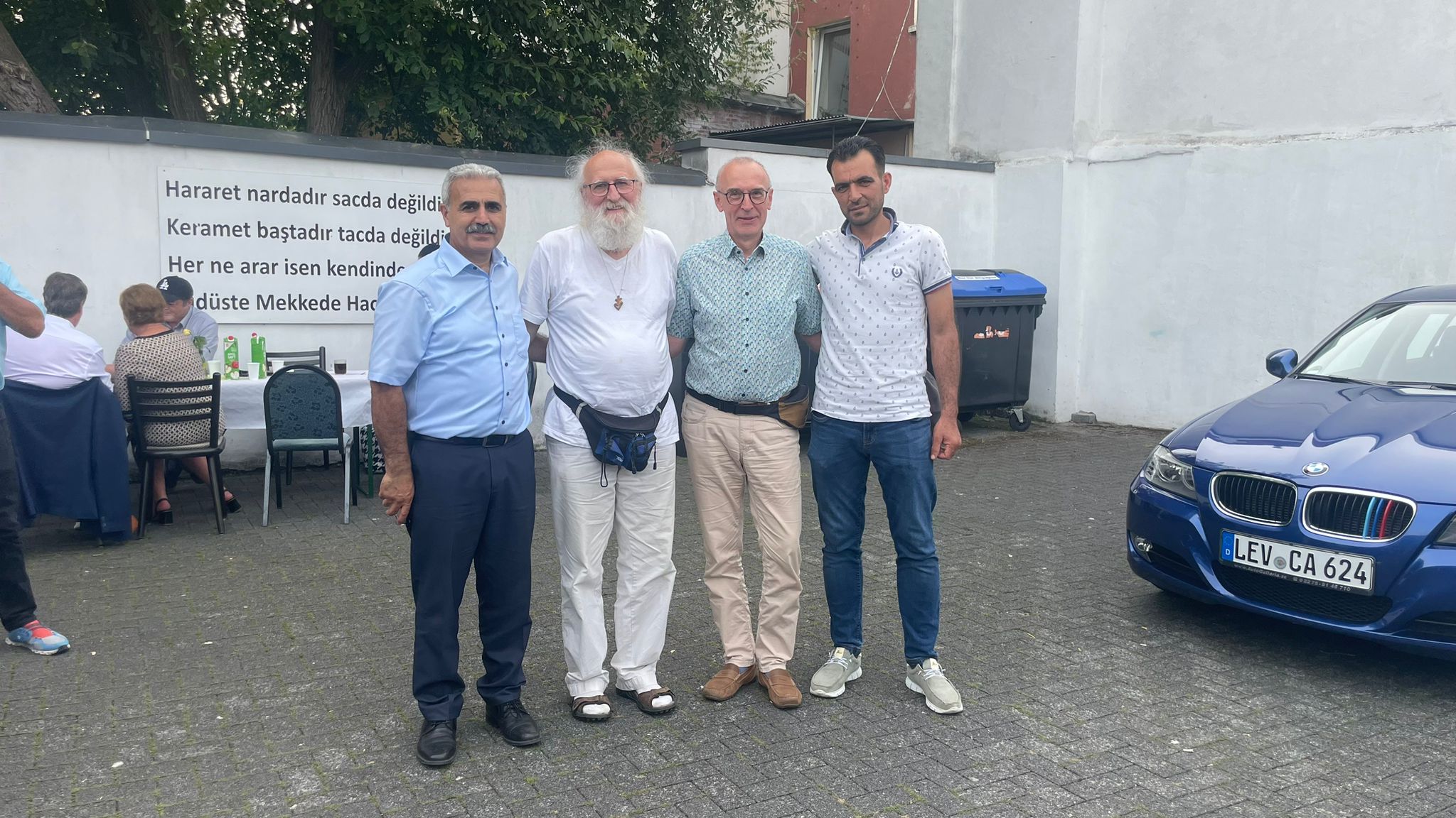 Almanya’daki Cemevlerinde oruçlar açıldı aşure pay edildi