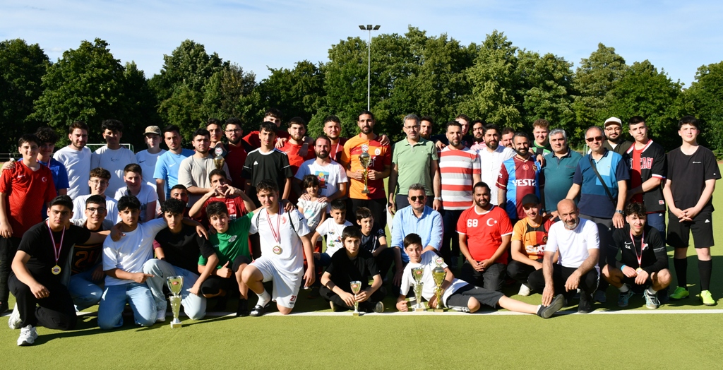 Berlin’de düzenlenen “Aile Şenliği ve Futbol Turnuvası”na yoğun ilgi