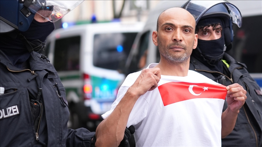 Berlin’de bazı Türk taraftarlar gözaltına alındı