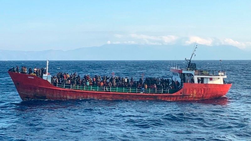 Yunanistan Girit’te 76 göçmeni gözaltına aldı, insan kaçakçıları yeni rotalar arıyor