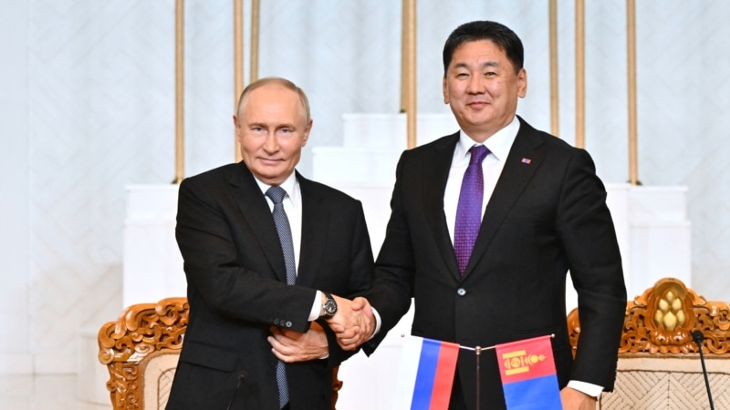 Moğolistan'ı ziyaret eden Putin, Uluslararası Ceza Mahkemesi'nin tutuklama emrine meydan okudu