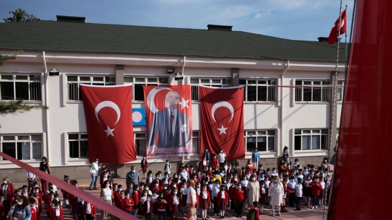 Eğitim bütçesi kaynaklı sorunlar ve öğretmen ihtiyacına tepkiler sürüyor