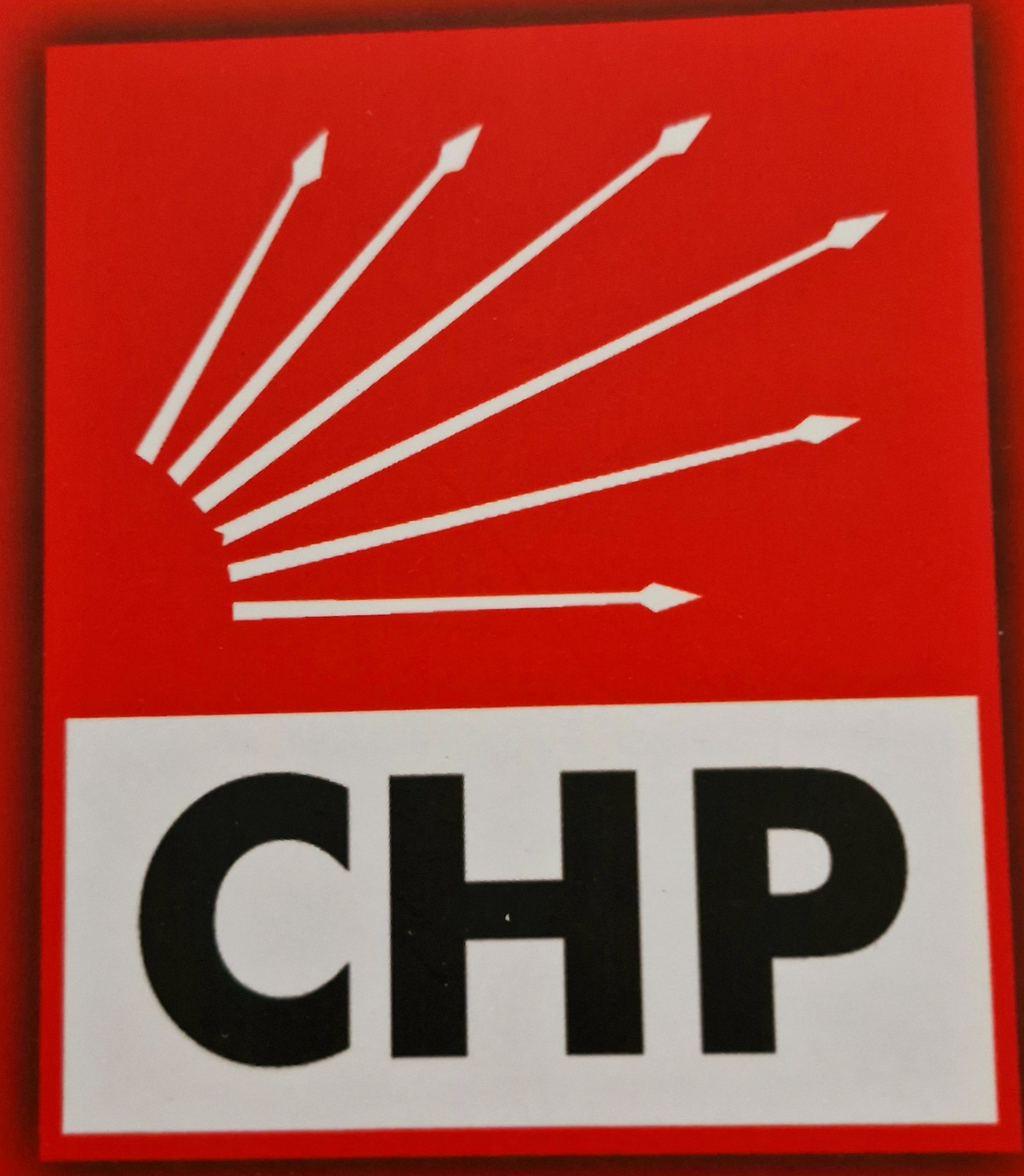 CHP'nin Yeni Tüzüğüne Halkın Bakışı: Yenilikler Umut Mu Getiriyor?