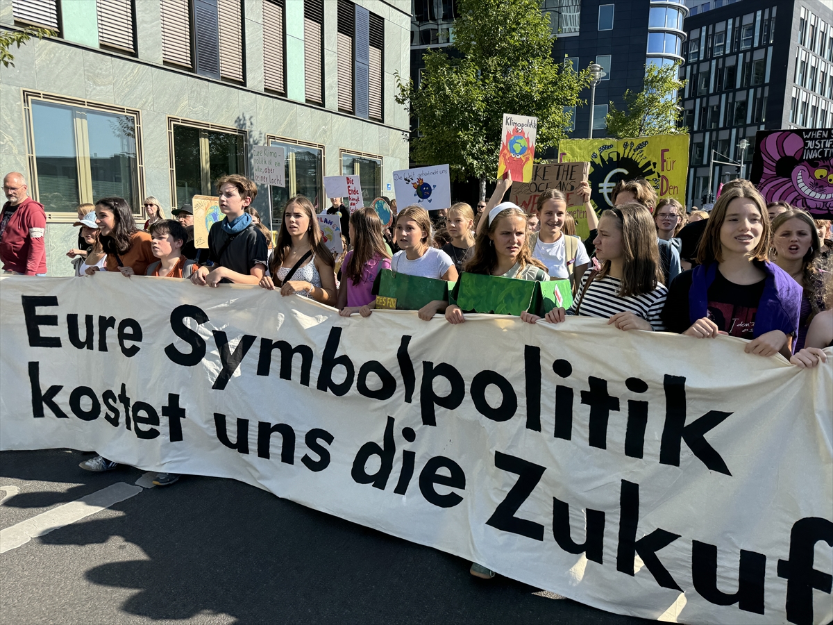 Çevreciler hükümetin iklim politikasını protesto etti
