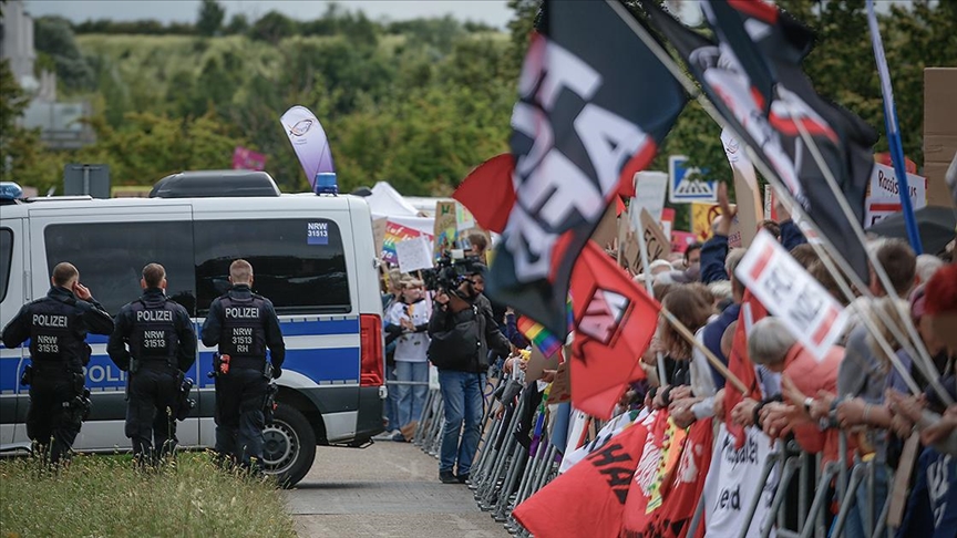 AfD partisinin eyalet seçiminde birinci olmasına tepkiler