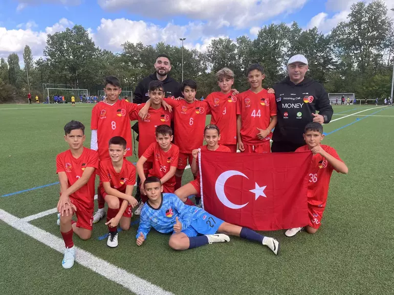 Aziz Nesin İlkokulu Berlin Şampiyonu oldu
