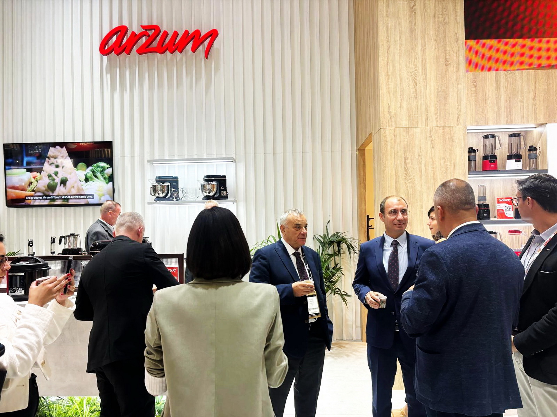 Başkonsolos Şanlı, ‘IFA Berlin 2024’ Elektronik Fuarı’nı Ziyaret Etti