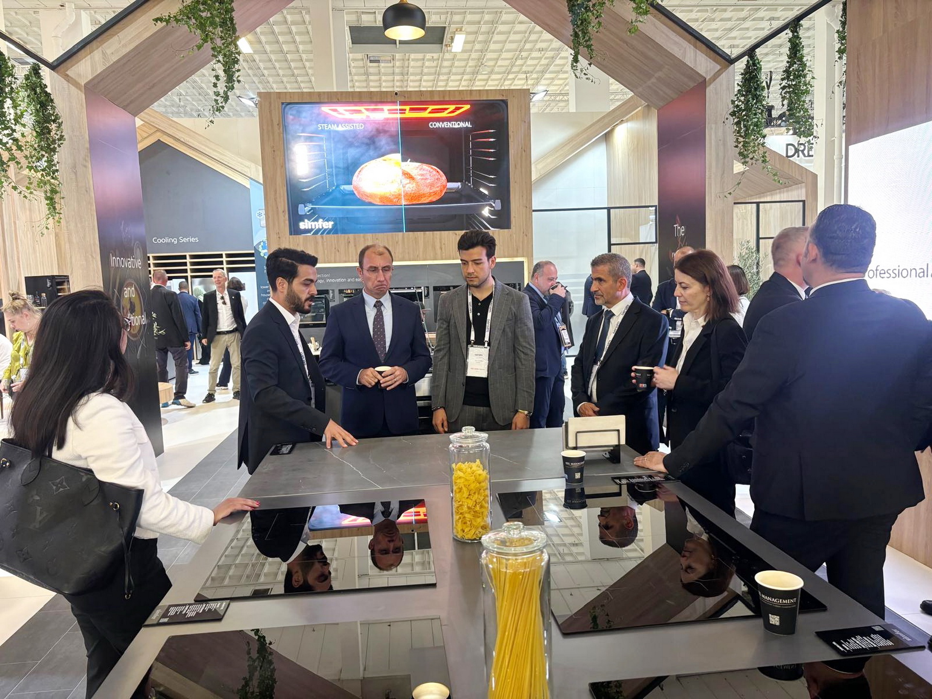 Başkonsolos Şanlı, ‘IFA Berlin 2024’ Elektronik Fuarı’nı Ziyaret Etti