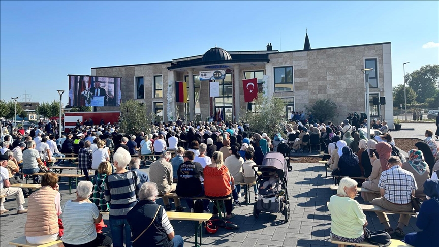 Almanya'da bir Cami daha ibadete açıldı