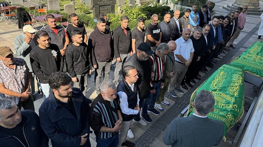 Yangında hayatını kaybeden Emine ve Umut Can Çoban'ın cenaze namazı kılındı