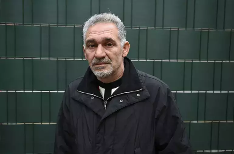 Oğlunu kucağından hiç bırakmamış