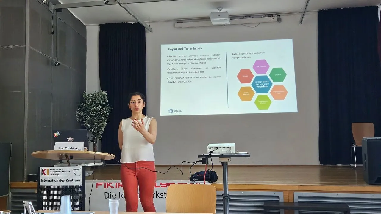 Öğretim Görevlisi Özbey nedenlerini açıkladı: Popülizm neden yükselişte?