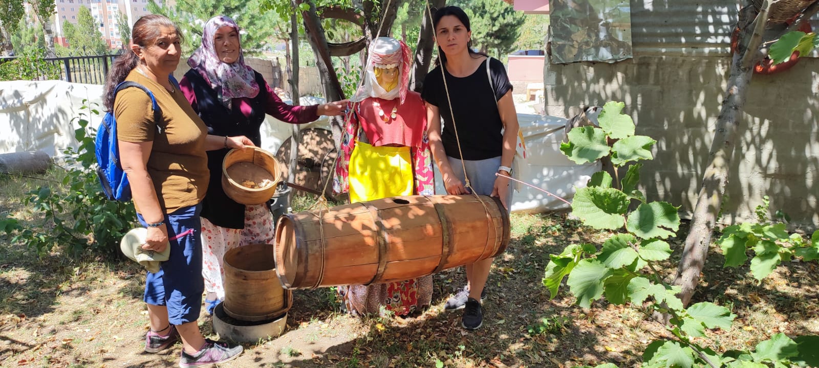 Sivas'taki pembe renkli ev yoğun ilgi görüyor