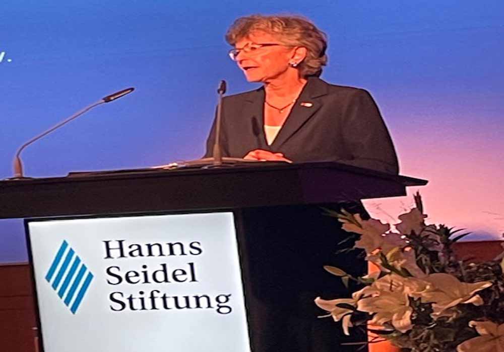 Münih'te "Din ve Demokrasi" Konferansı: Dinlerarası Diyalogun Önemi Vurgulandı