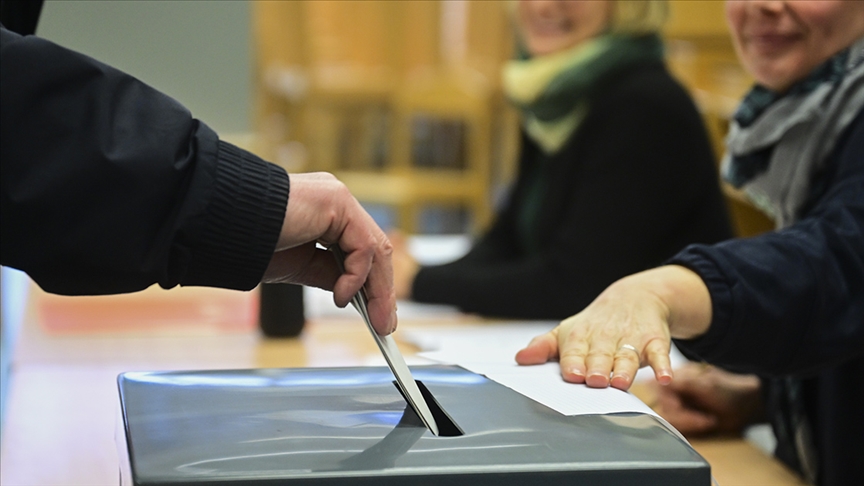 Thüringen ve Saksonya eyalet seçimleri federal hükümeti zorluyor