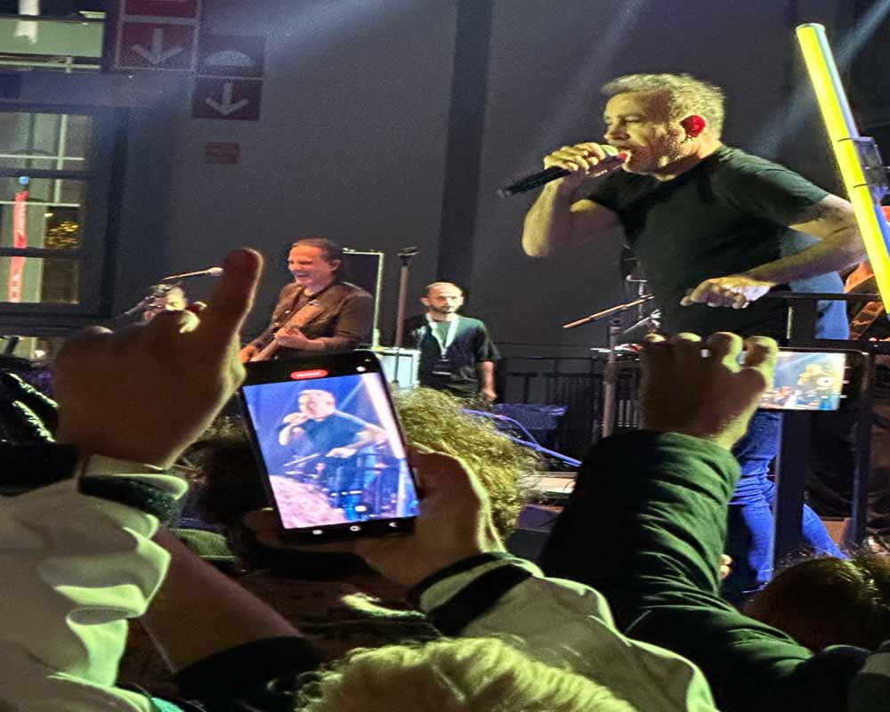 Haluk Levent, Düsseldorf’ta Unutulmaz Bir Konser Verdi