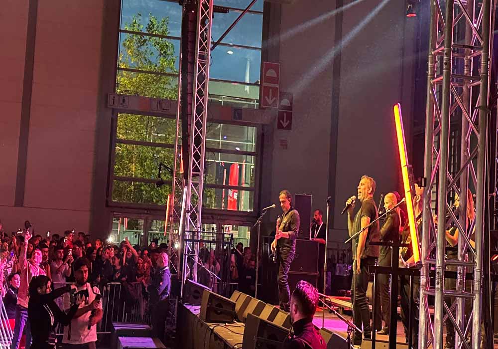Haluk Levent, Düsseldorf’ta Unutulmaz Bir Konser Verdi