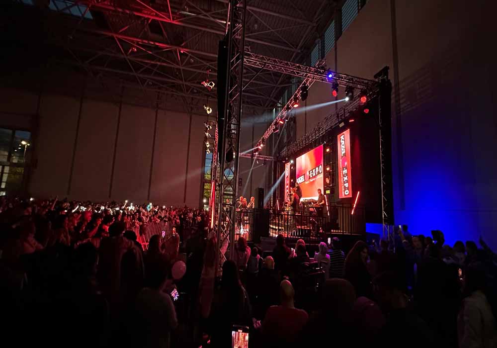 Haluk Levent, Düsseldorf’ta Unutulmaz Bir Konser Verdi