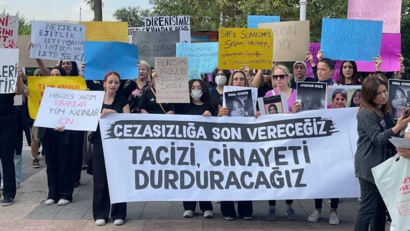 İki genç kadının vahşice öldürülmesine tepkiler büyüyor
