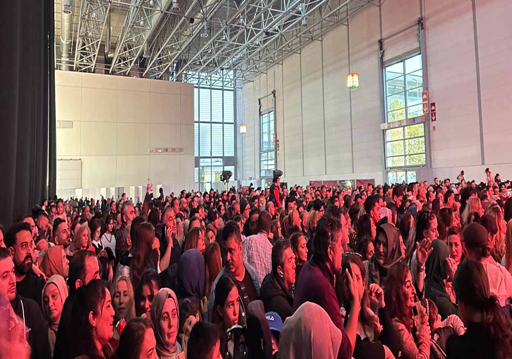 Haluk Levent, Düsseldorf’ta Unutulmaz Bir Konser Verdi