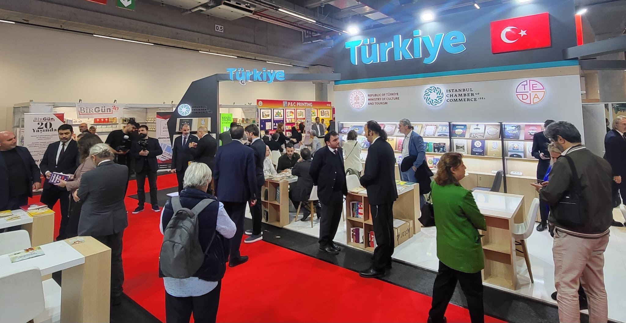 FRANKFURT KİTAP FUARI BU YIL SORUNSUZ AÇILDI!