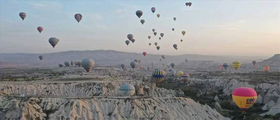 Kapadokya’da sıcak hava balonları rekora uçtu