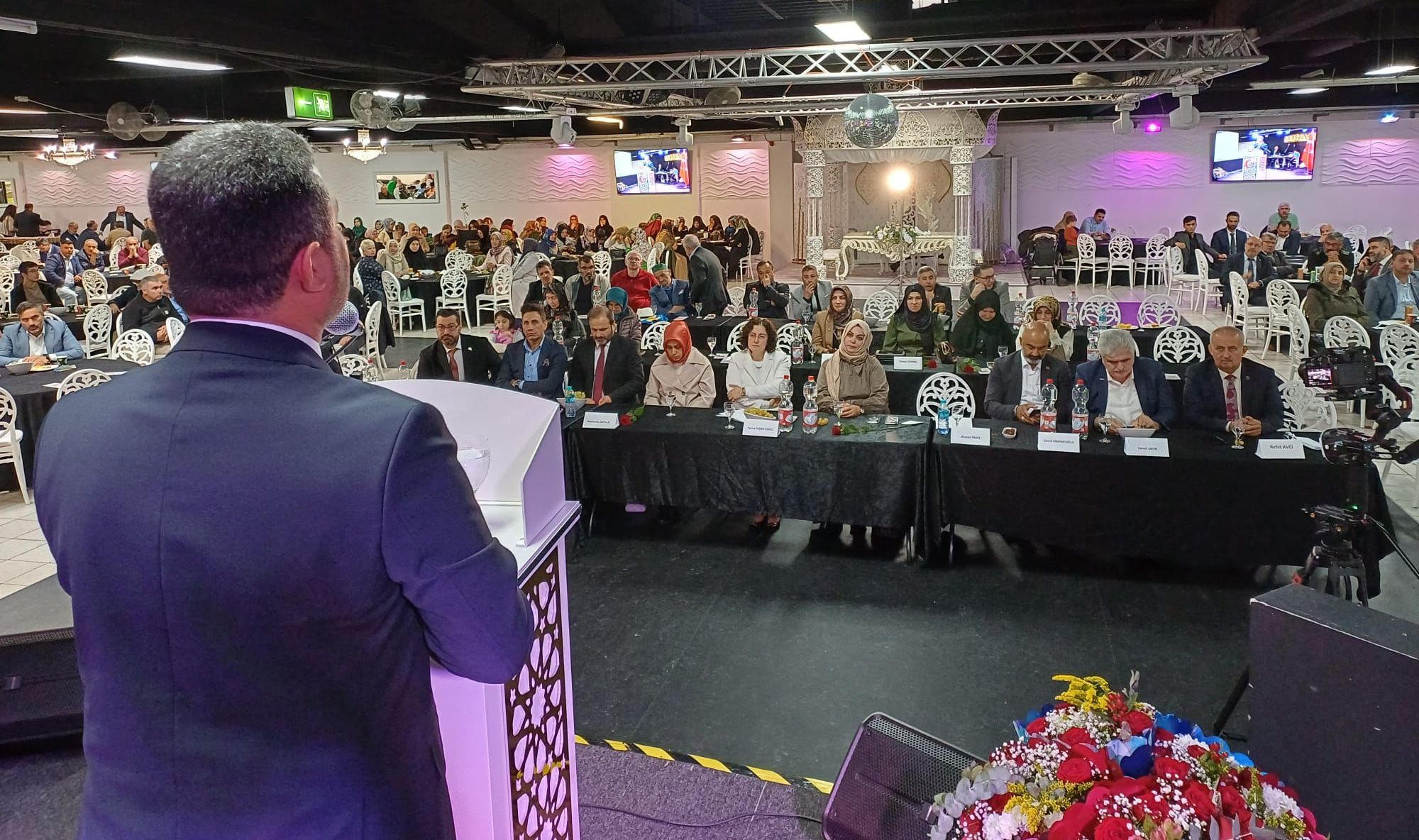 'Peygamberimiz ve Şahsiyet İnşası' konferansına büyük ilgi