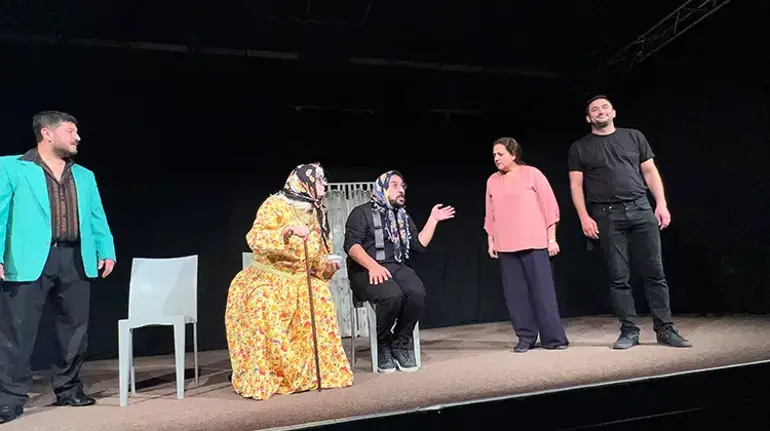 ‘Entrikalı Dolap Komedyası’ Nürnberg’i kahkahaya boğdu