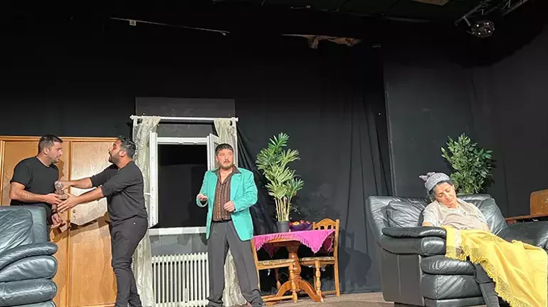 ‘Entrikalı Dolap Komedyası’ Nürnberg’i kahkahaya boğdu