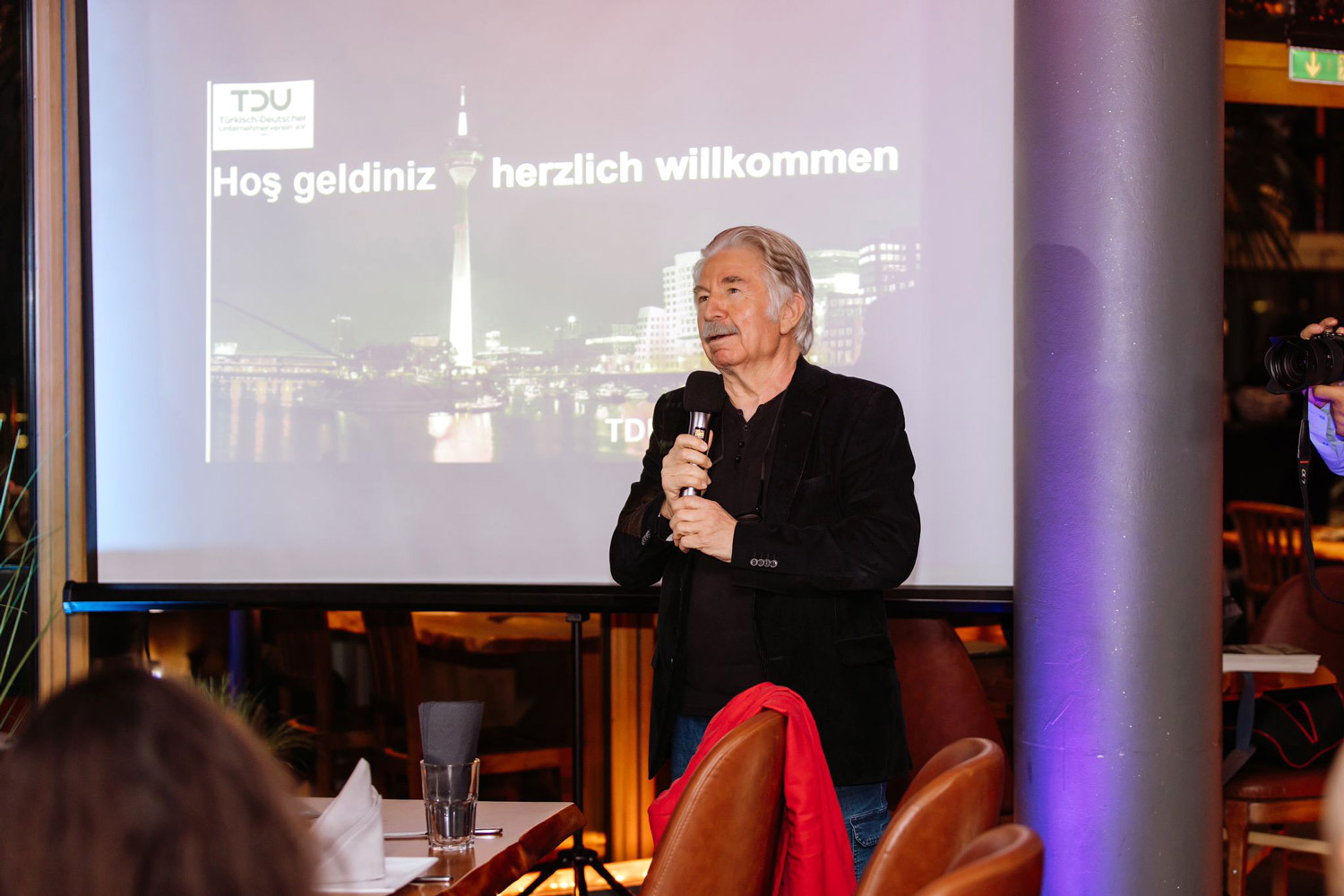 Yaklaşık 100 işveren TDU NRW’nin davetiyle Düsseldorf’ta buluştu
