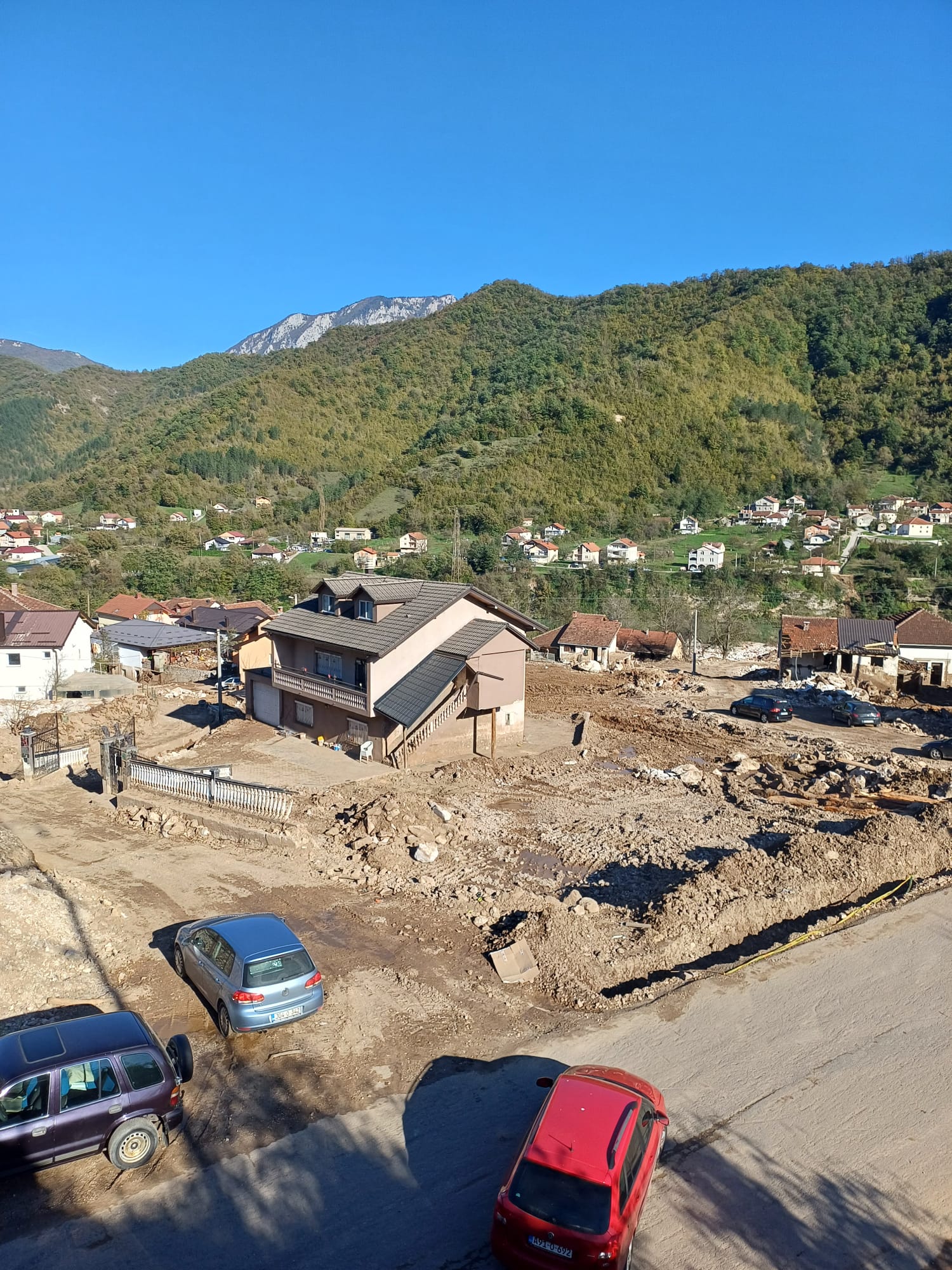KAYRA’DAN BOSNA HERSEK’E YARDIM ELİ