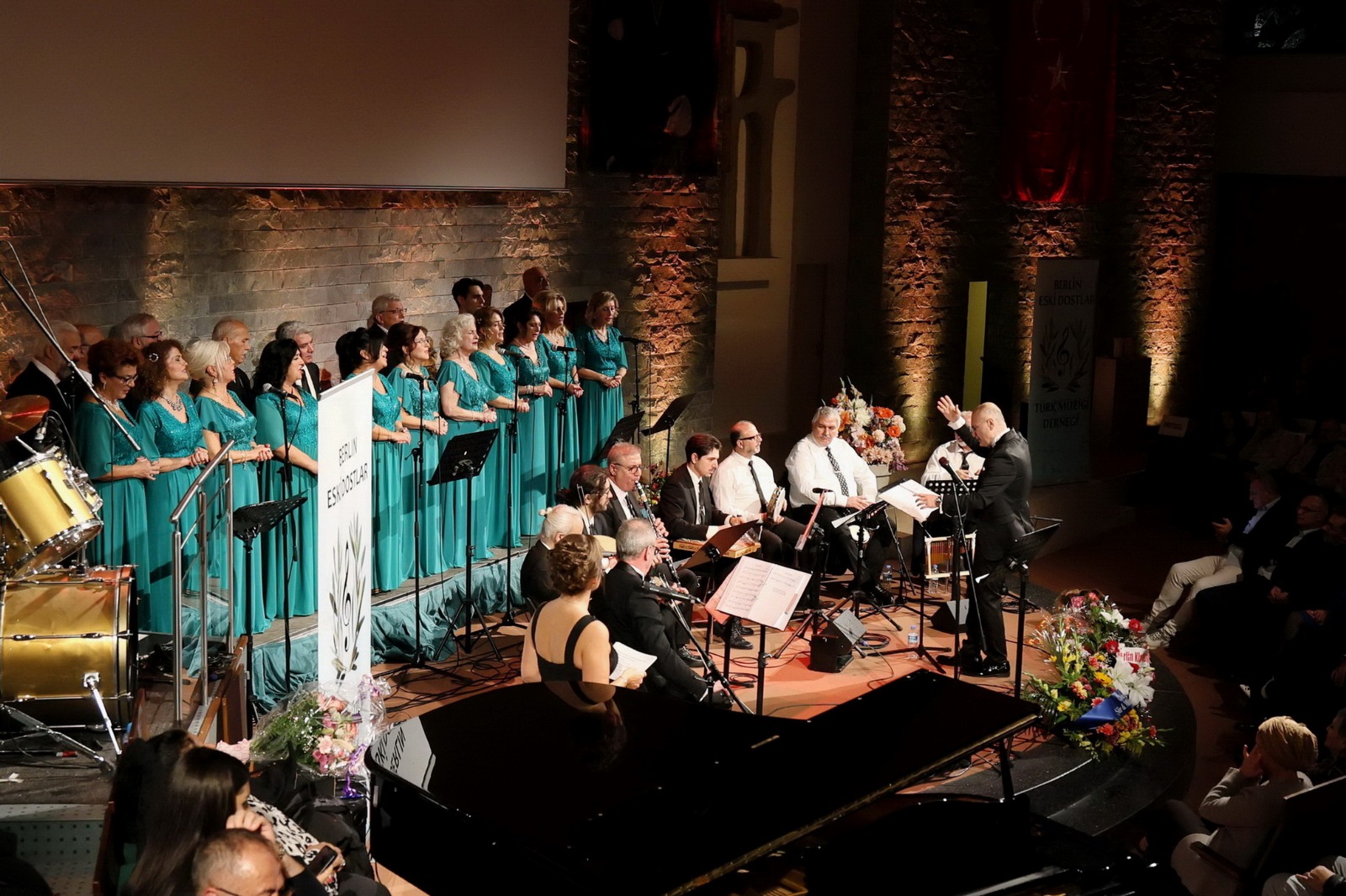Berlin’de Eski Dostlar Korosu ile Konser Sezonu Başladı