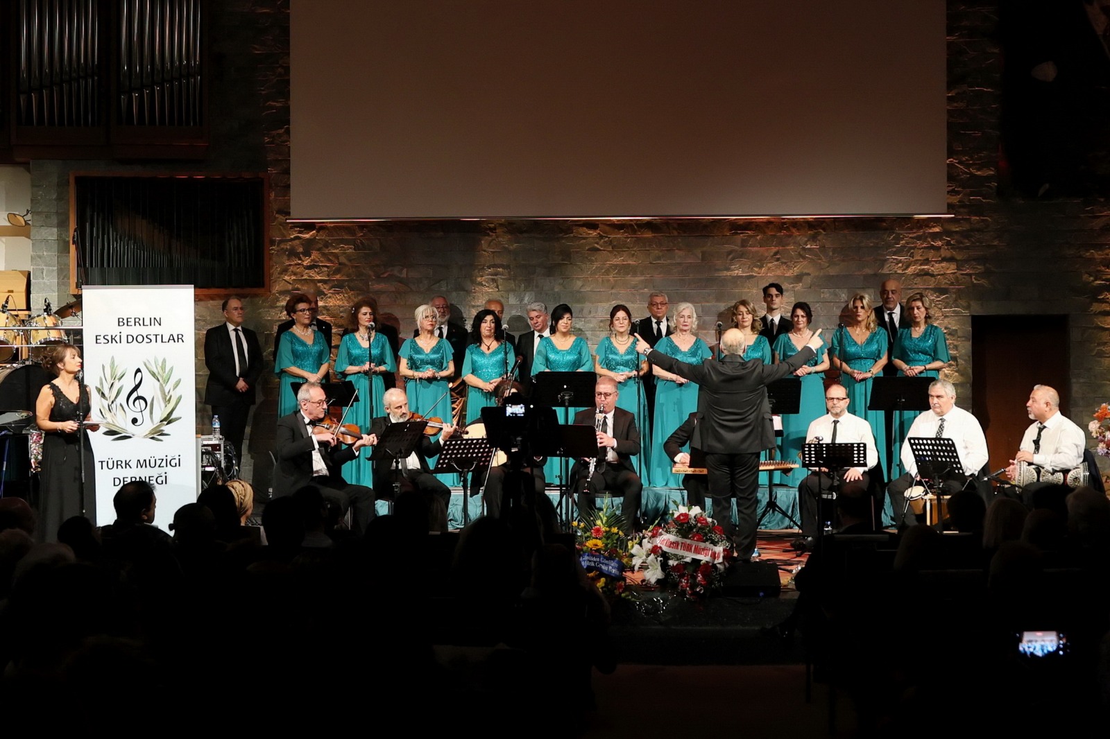 Berlin’de Eski Dostlar Korosu ile Konser Sezonu Başladı