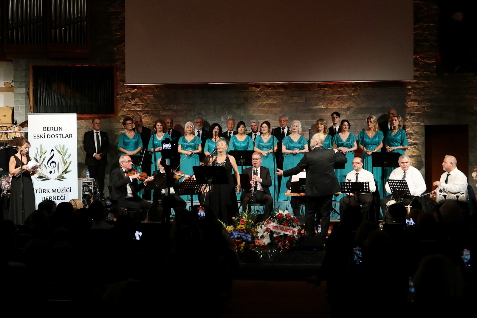 Berlin’de Eski Dostlar Korosu ile Konser Sezonu Başladı