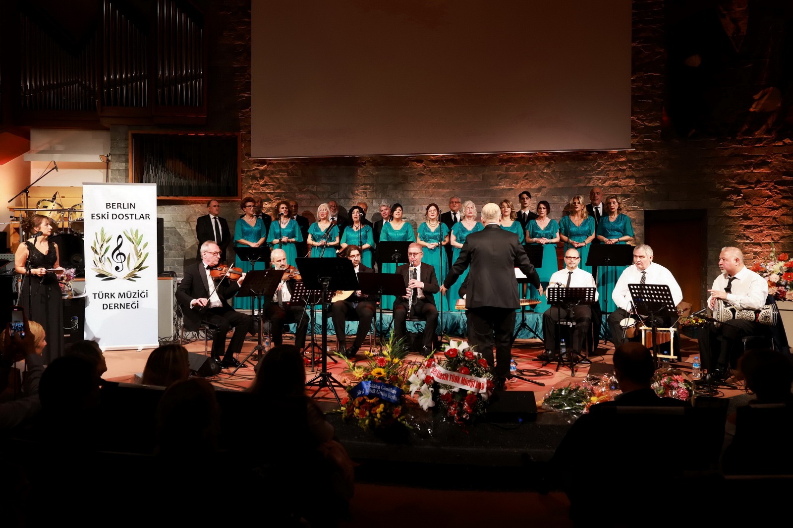 Berlin’de Eski Dostlar Korosu ile Konser Sezonu Başladı