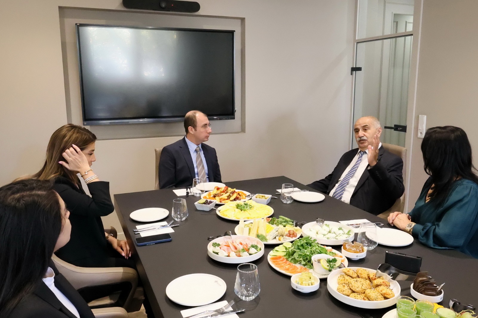 Berlin Başkonsolosu Şanlı, Kaplan Döner Tesislerini Ziyaret Etti