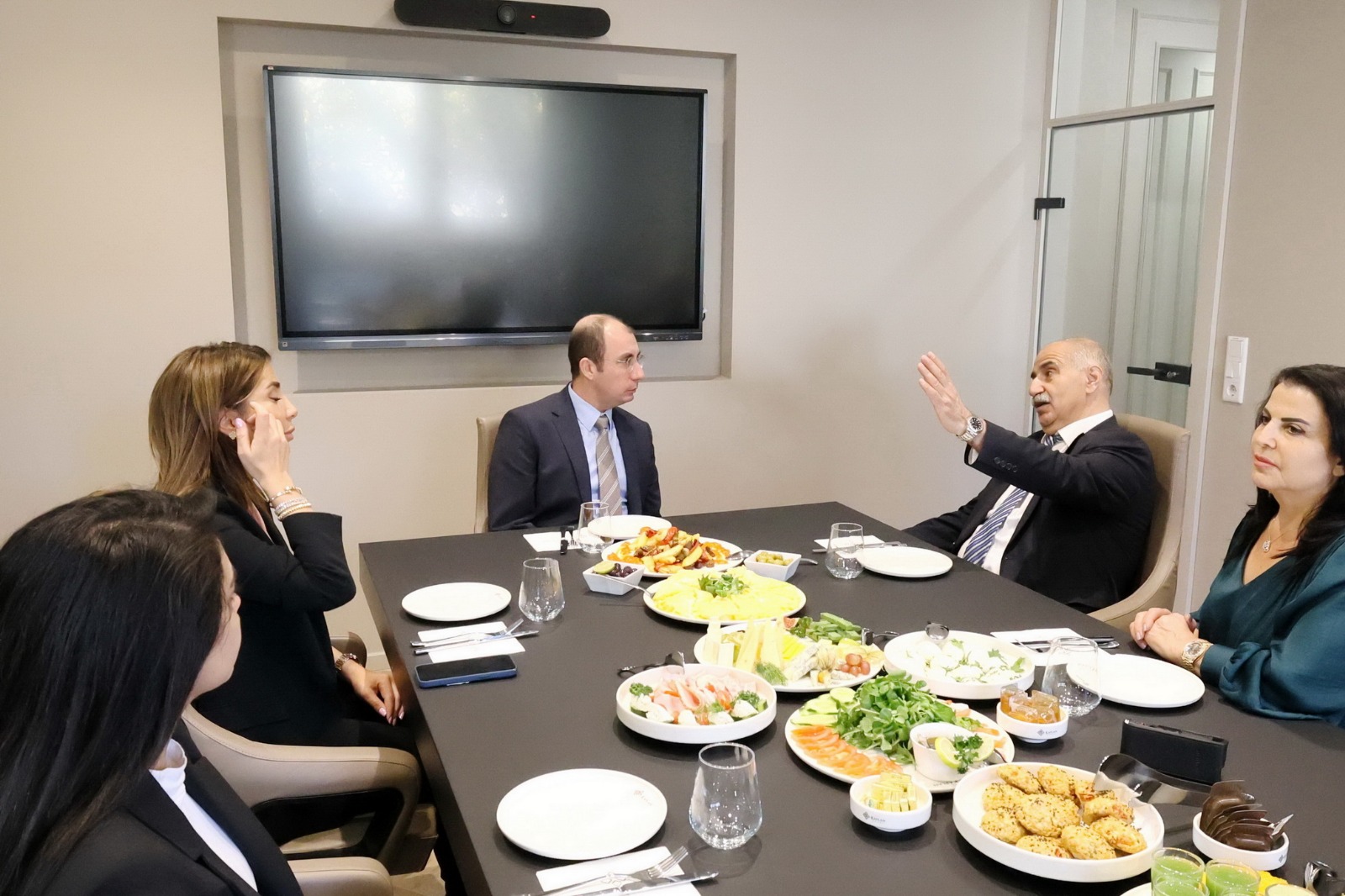 Berlin Başkonsolosu Şanlı, Kaplan Döner Tesislerini Ziyaret Etti