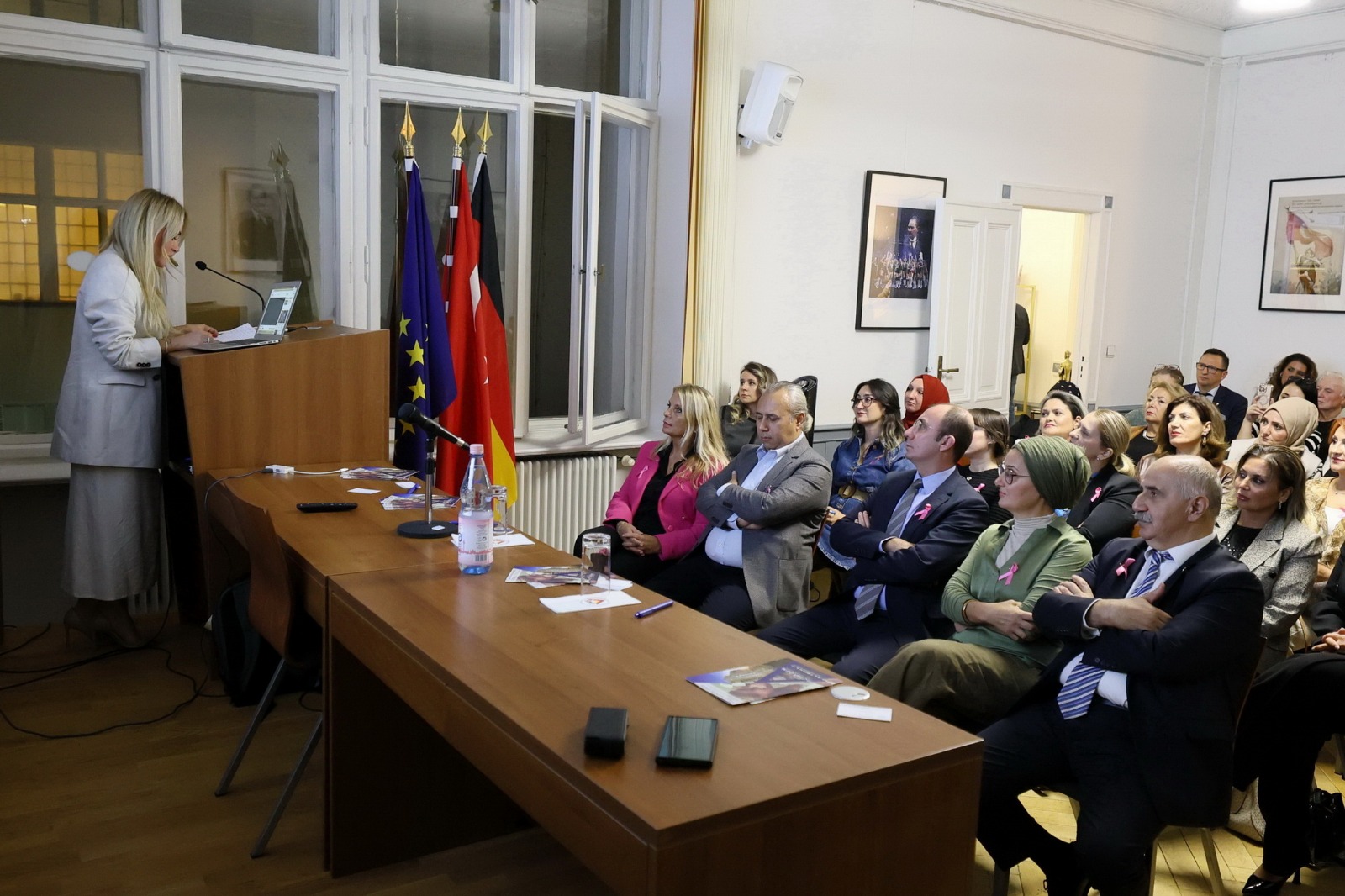 Berlin'de Meme Kanseri Farkındalığı İçin Sağlık Paneli Düzenlendi