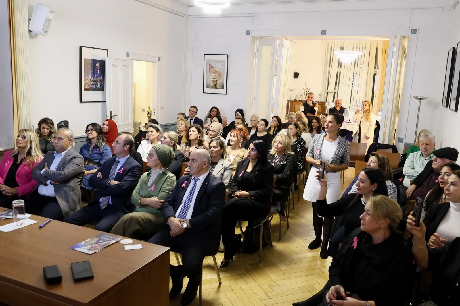 Berlin'de Meme Kanseri Farkındalığı İçin Sağlık Paneli Düzenlendi