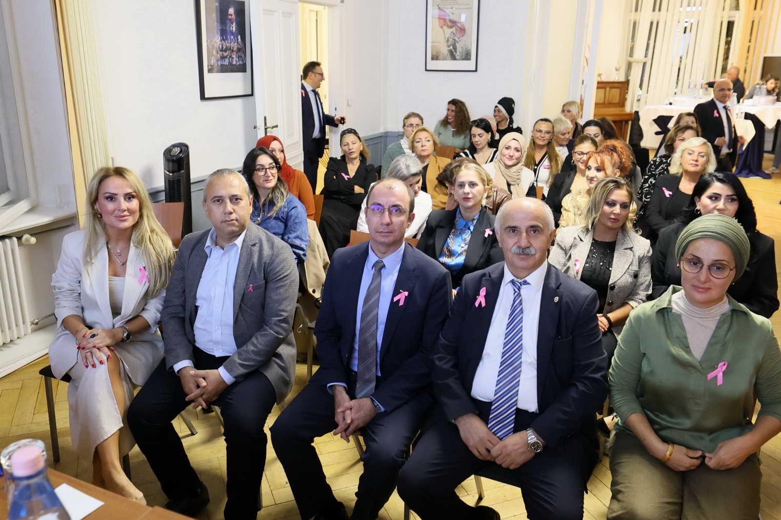 Berlin'de Meme Kanseri Farkındalığı İçin Sağlık Paneli Düzenlendi