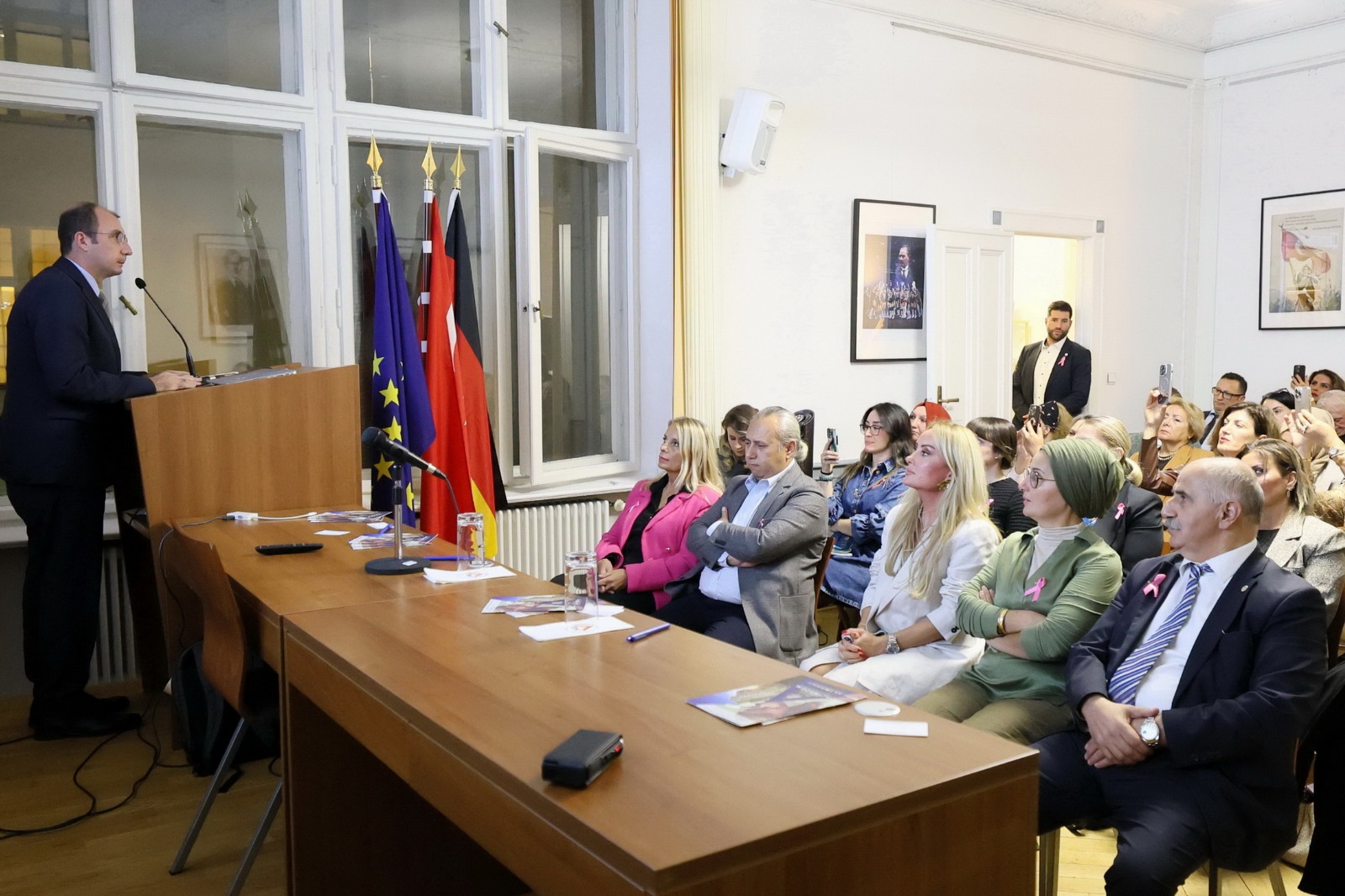 Berlin'de Meme Kanseri Farkındalığı İçin Sağlık Paneli Düzenlendi