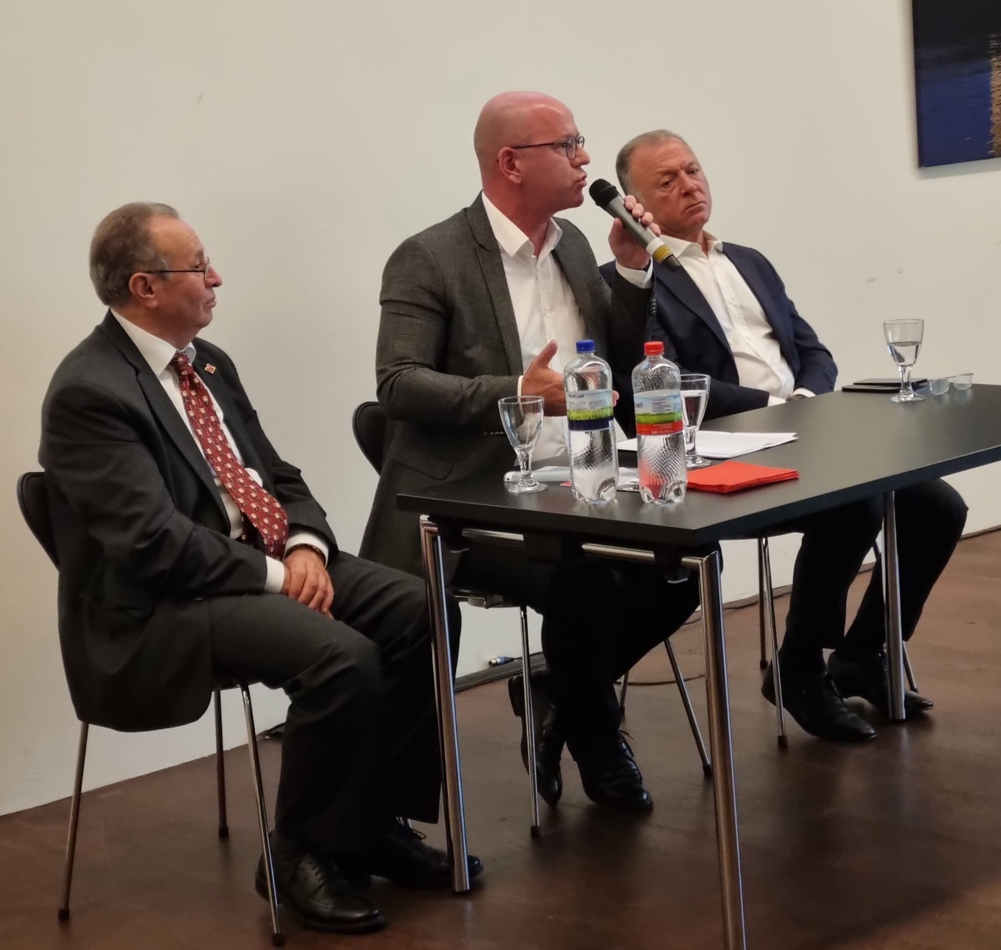 Almanya'da Demokrasi ve İnsan Hakları Üzerine Önemli Bir Panel