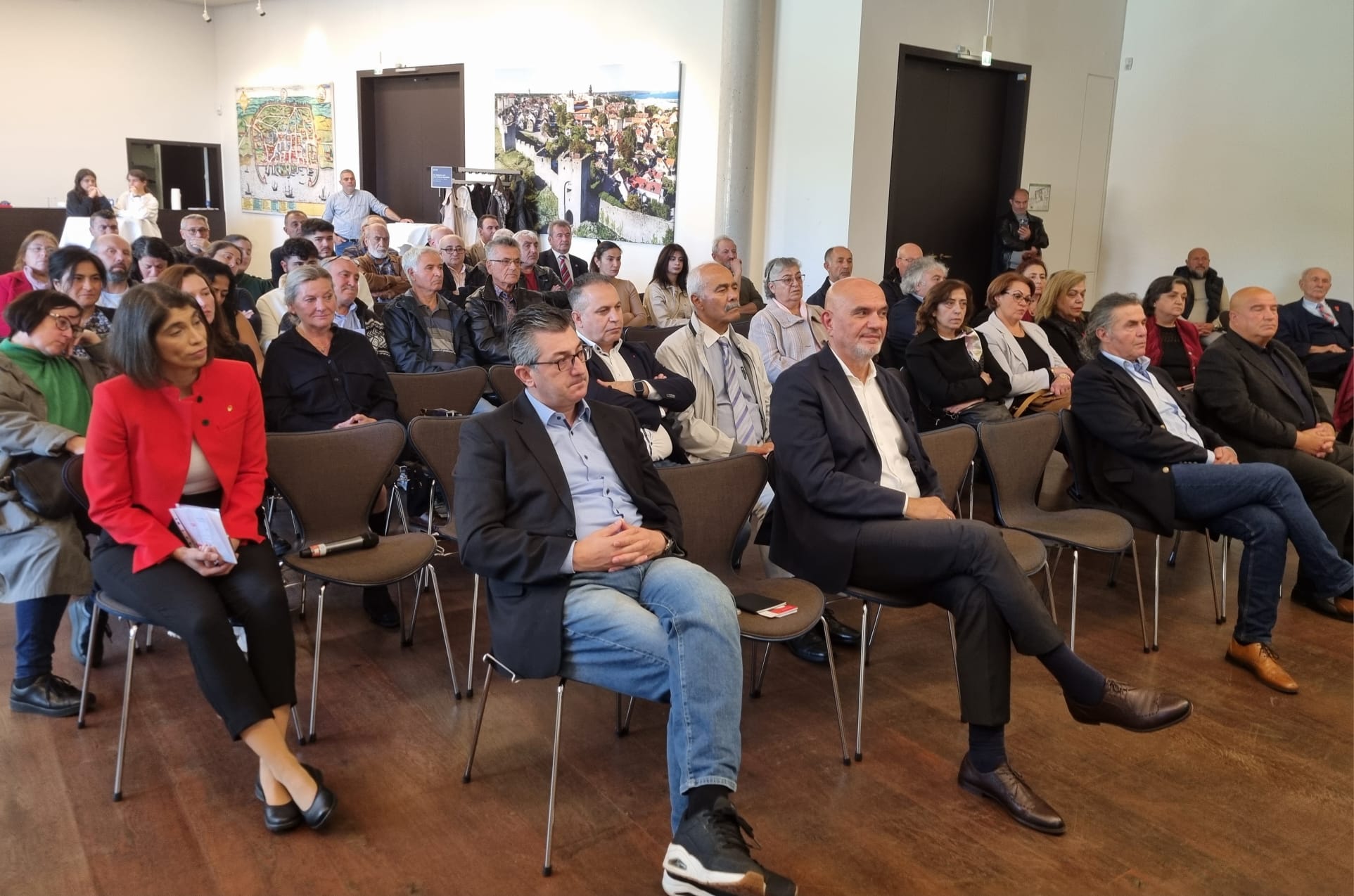Almanya'da Demokrasi ve İnsan Hakları Üzerine Önemli Bir Panel