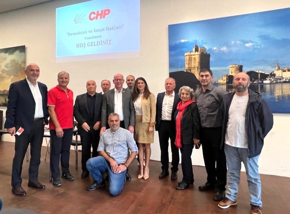 Almanya'da Demokrasi ve İnsan Hakları Üzerine Önemli Bir Panel