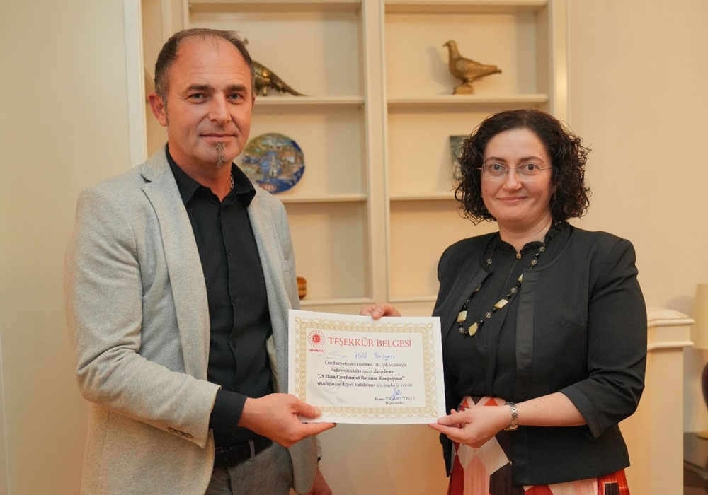 Cumhuriyet Resepsiyonu Destekçilerine Teşekkür Belgesi