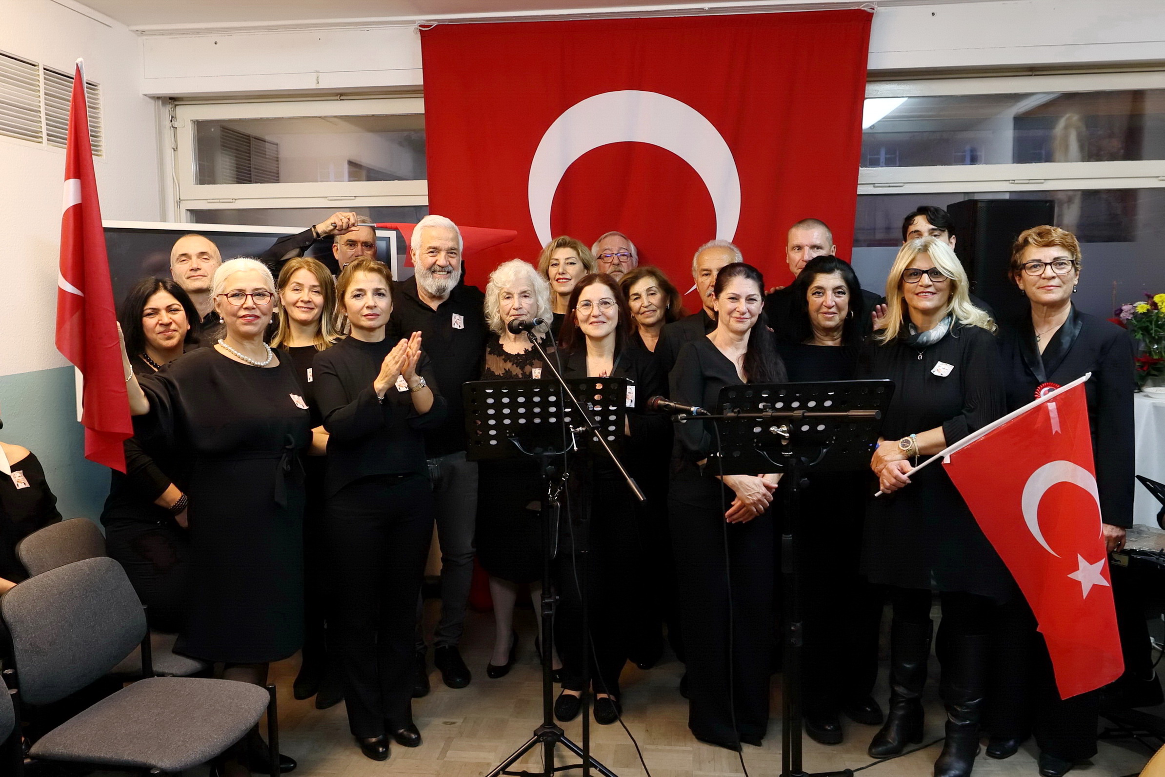 Eskidostlar Korosu’ndan 10 Kasım Atatürk’ü Anma Konseri