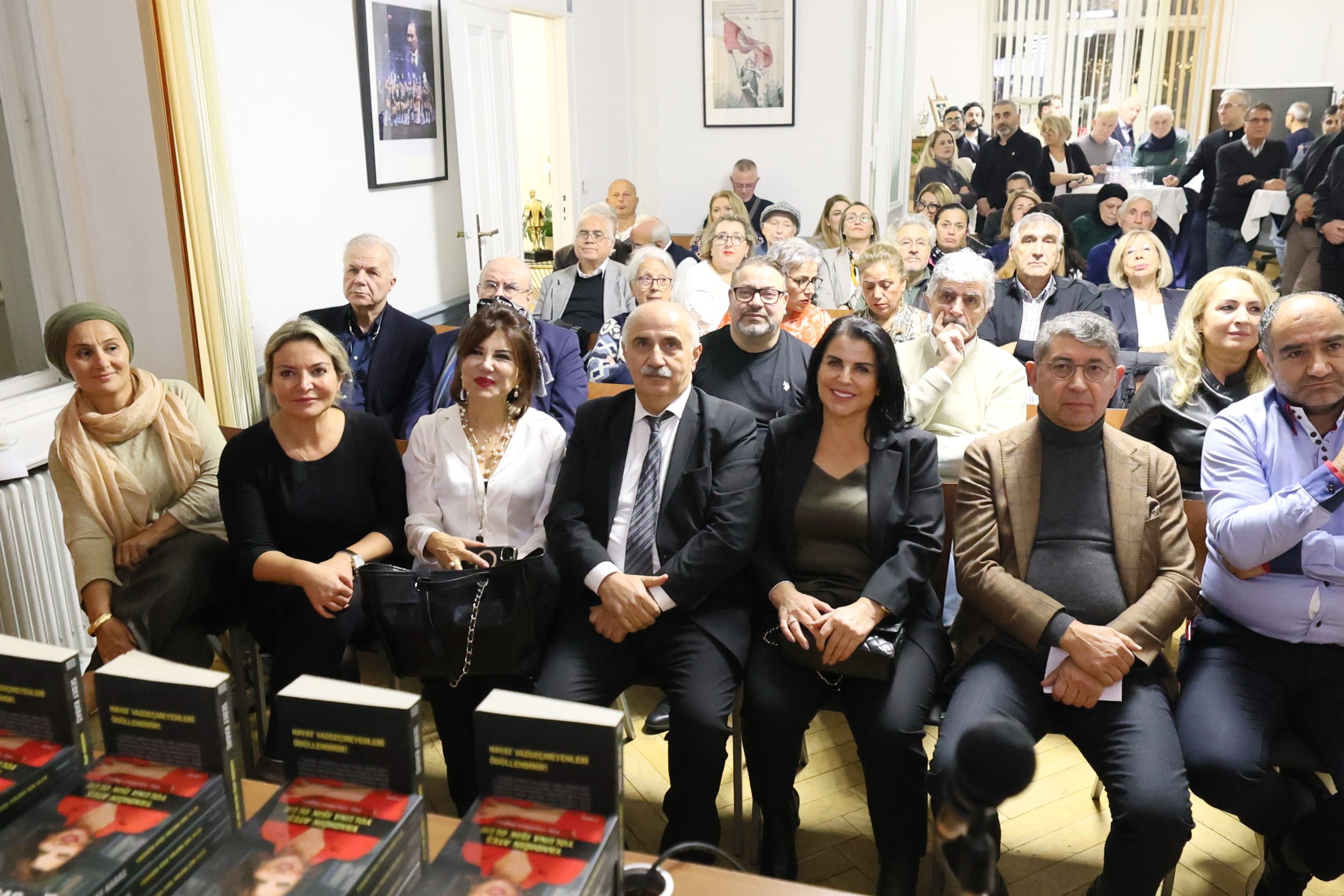 Gazeteci Yazar Sedef Kabaş’a Berlin`de Büyük İlgi