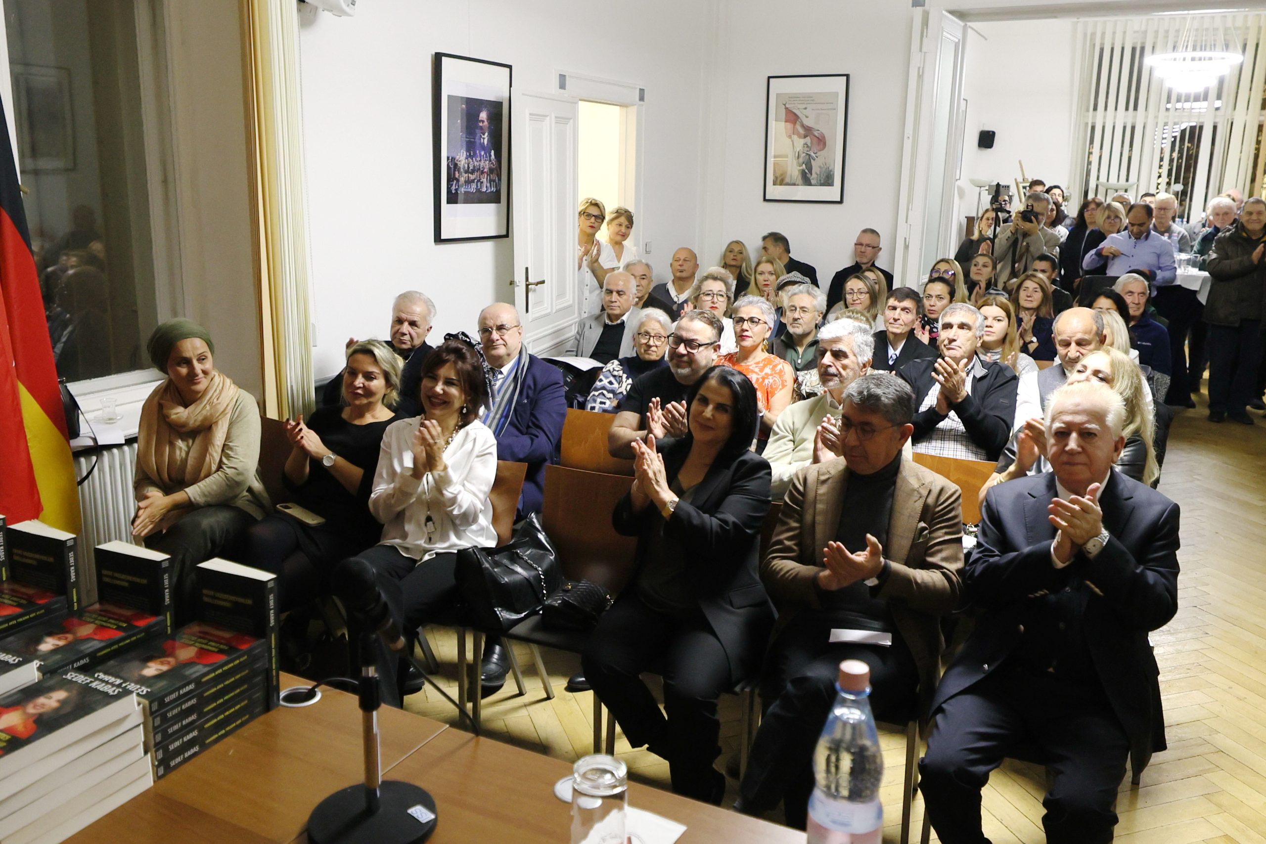 Gazeteci Yazar Sedef Kabaş’a Berlin`de Büyük İlgi