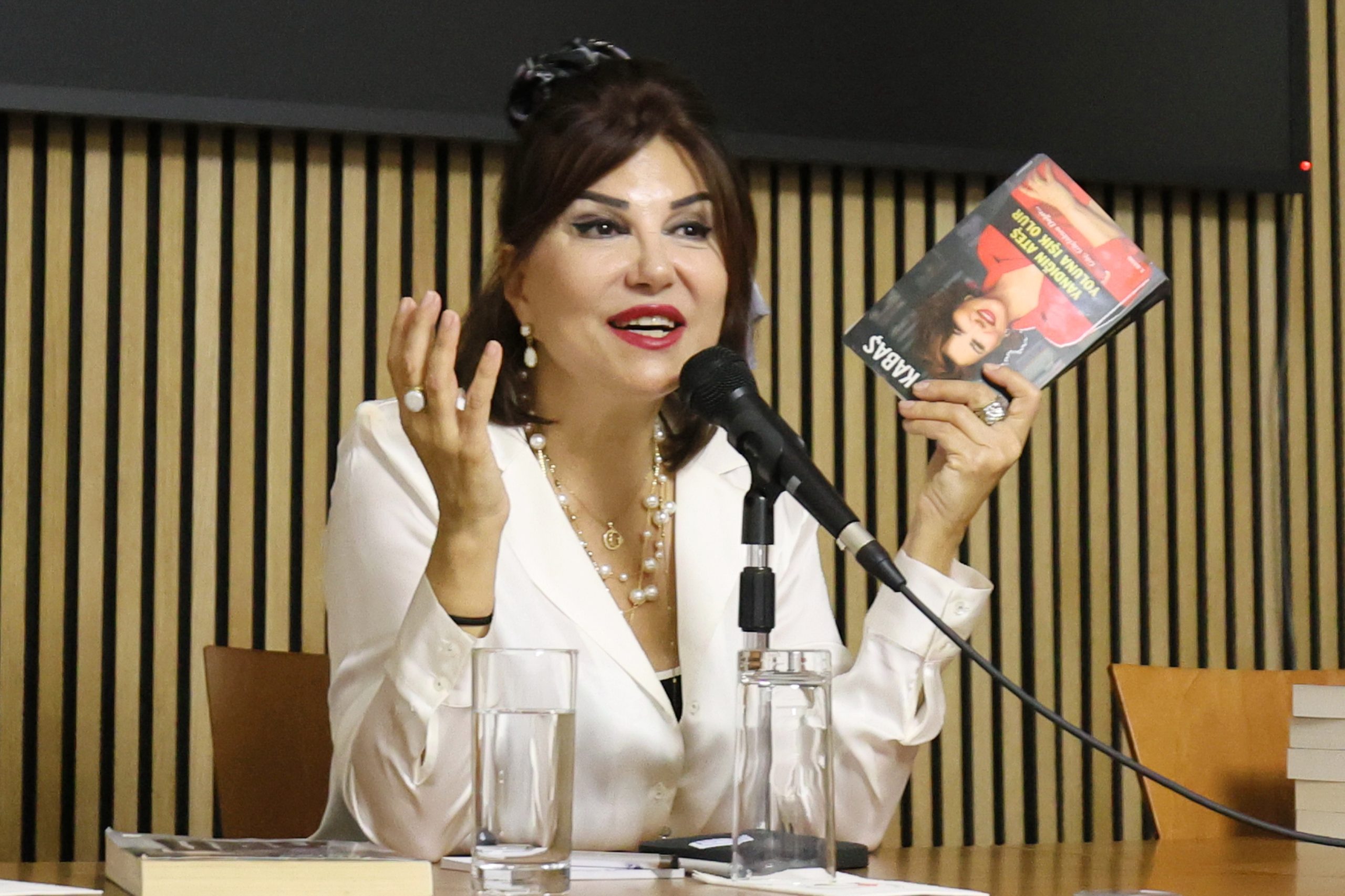 Gazeteci Yazar Sedef Kabaş’a Berlin`de Büyük İlgi
