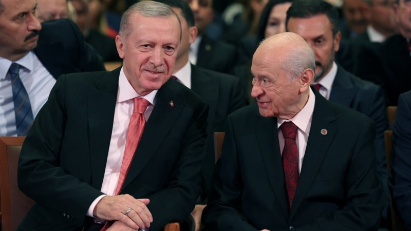 Bahçeli, Erdoğan'ın görev süresinin uzatılması için anayasa değişikliği önerdi